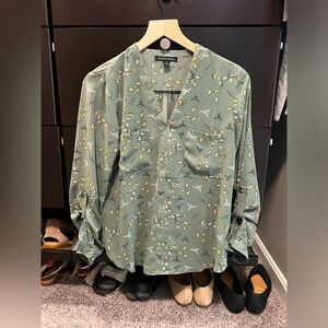 41 Hawthorn Roll Tie Sage Green Floral Blouse - Size Small